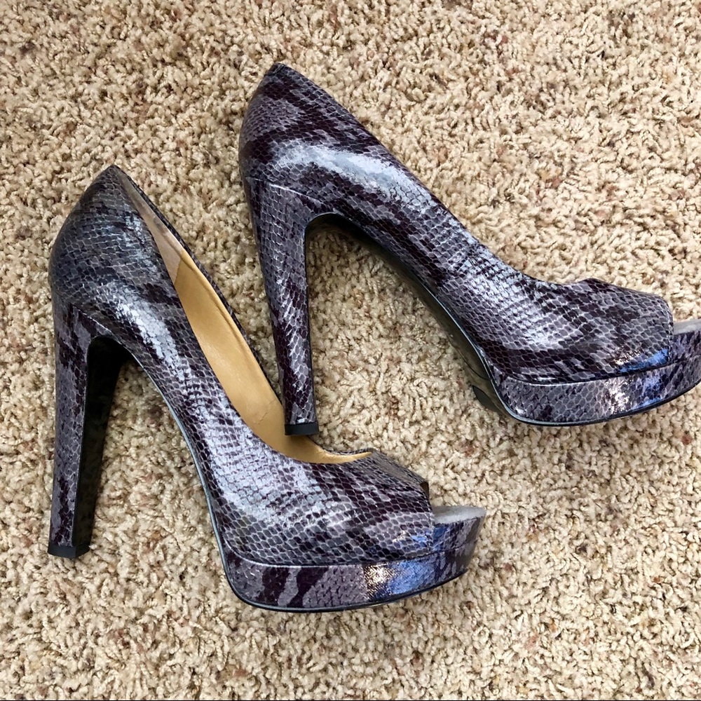 NEW NINE WEST PYTHON PEEP TOE PUMPS